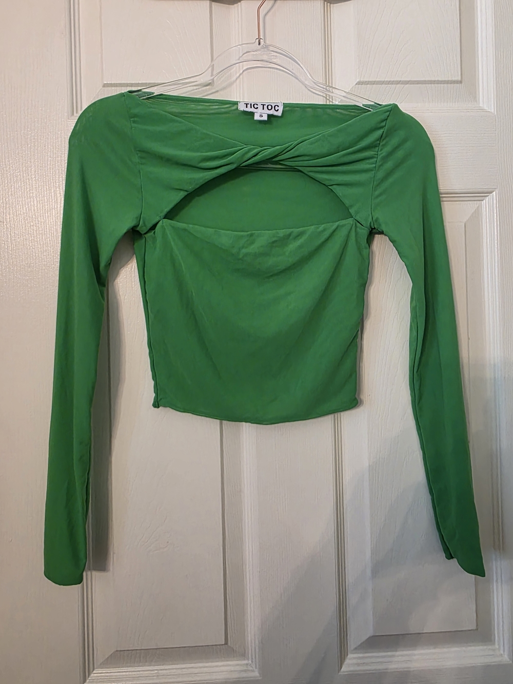 TIC TOC Kelly Green Twist Cutout Long Sleeve Crop Top